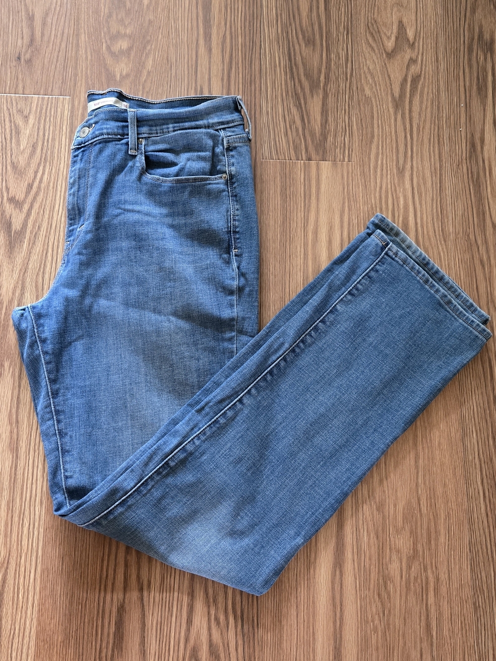 Levi's Women's 505 Medium Blue Straight-Leg Jeans